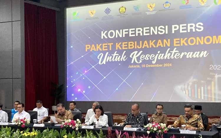 Konferensi pers Paket Kebijakan Ekonomi: Akselerasi Pertumbuhan Ekonomi Inklusif & Berkelanjutan di kantor Kemenko Perekonomian, Jakarta, Senin (16/12/2024). ANTARA/Imamatul Silfia