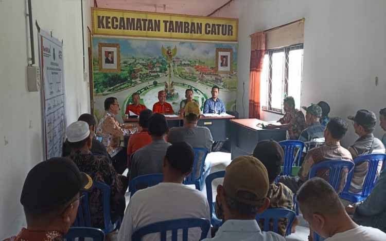 Suasana saat Rakor lembaga kedamangan di Kecamatan Tamban Catur, Kabupaten Kapuas. (FOTO: IST)