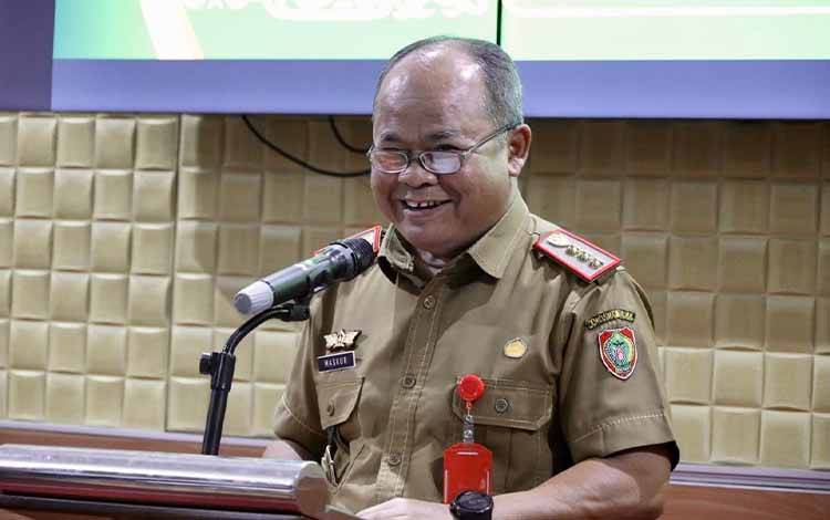Asisten Pemkesra Setda Provinsi Kalteng Maskur bacakan sambutan saat mengikuti kuliah umum Resiliensi dan Akselerasi Hukum Islam di Era Post Truth di Palangka Raya, baru baru ini. (FOTO: FERY)