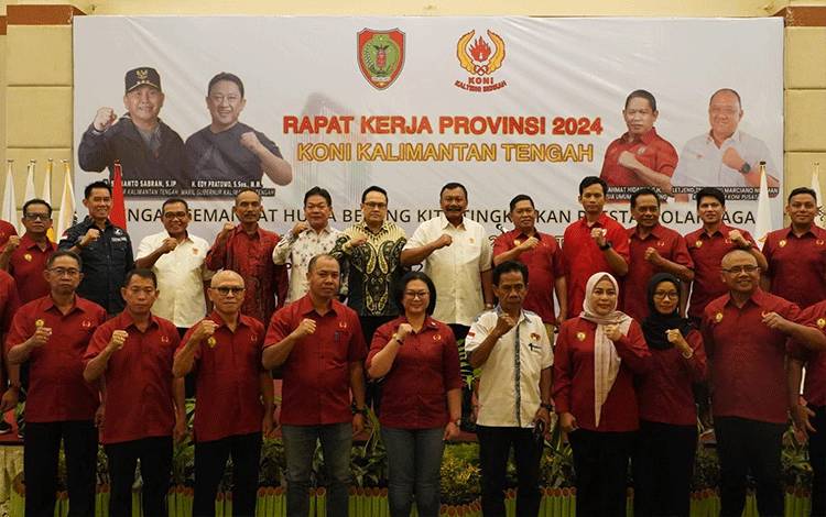 Foto bersama saat Rakerprov Komite Olahraga Nasional Indonesia (KONI) Kalteng 2024 di Hotel Luwansa, Palangka Raya. (FOTO:IKSAN/DEDE)