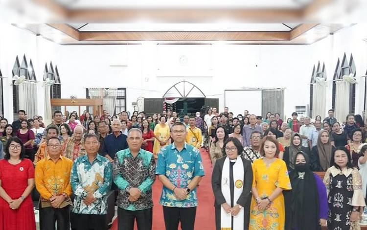 Safari Natal, Pj Wali Kota Palangka Raya Ingatkan Pentingnya Kerukunan Beragama