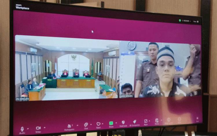 Terdakwa perkara pembunuhan mengikuti persidangan di Pengadilan Negeri Bireuen, Aceh, Selasa (24/12/2024). ANTARA/HO-Dok Kejari Bireuen