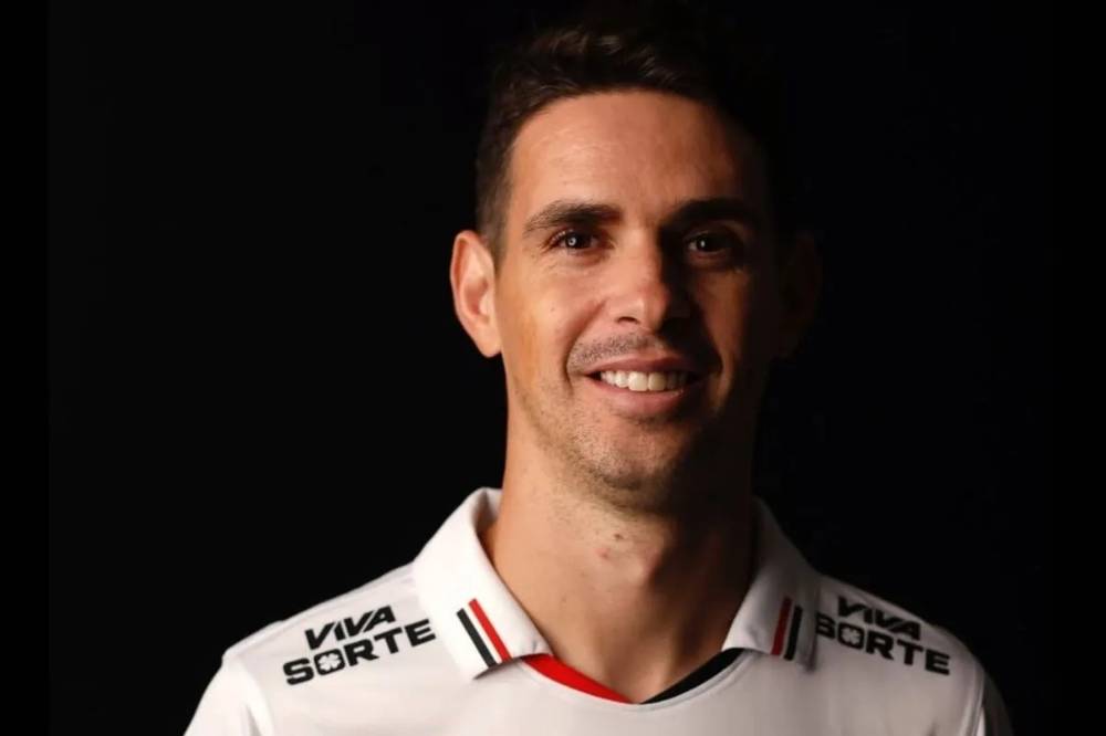 Mantan pemain Chelsea, Oscar dis Santos Emboaba Junior saat diperkenalkan sebagai pemain anyar Sao Paulo, Rabu (25/12/2024). (Instagram/Sao Paulo FC/@saopaulofc)