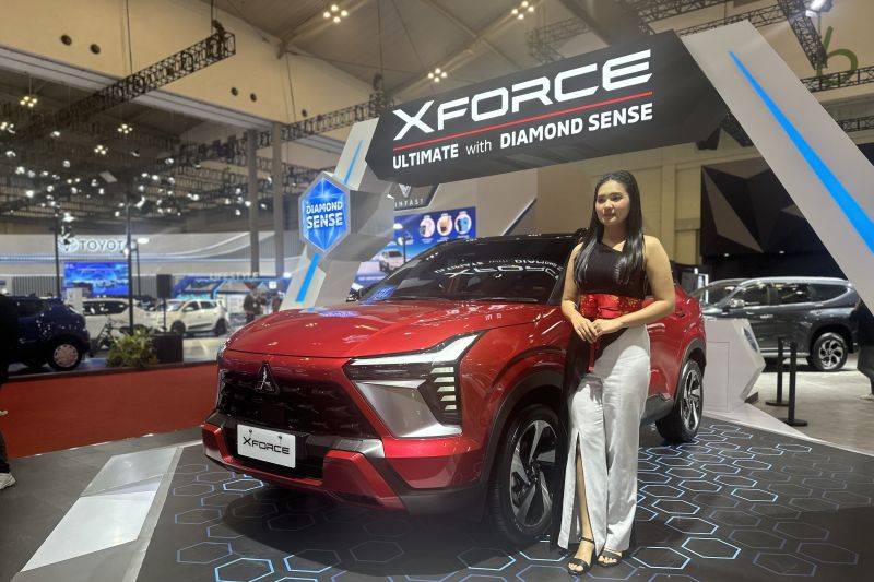 Mitsubishi Xforce with Diamond Sense yang dipamerkan di Gaikindo Jakarta Auto Week (GJAW) 2024, di ICE BSD City, Tangerang, Banten, Senin (25/11/2024). (ANTARA/Pamela Sakina)