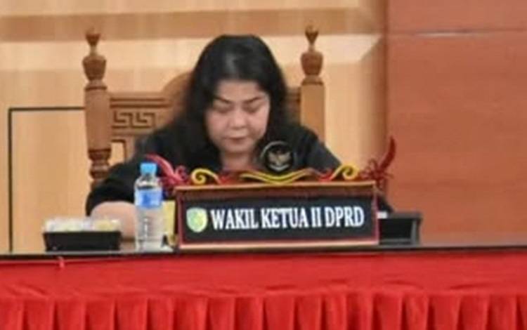 Wakil Ketua II DPRD Palangka Raya, Nenie Adriati Lambung (FOTO: MARINI)