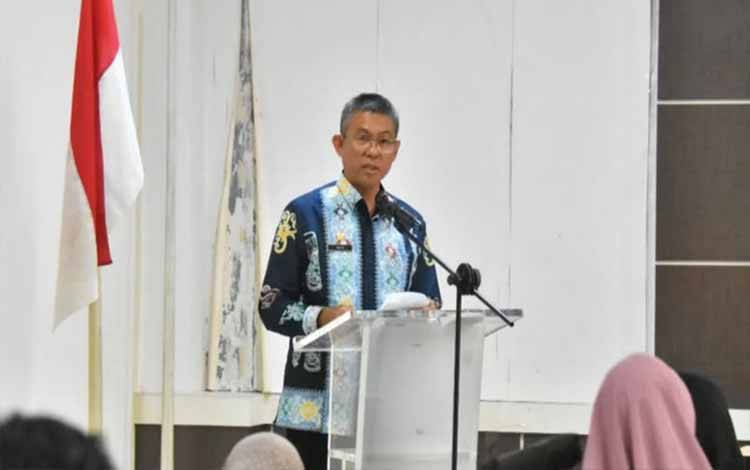 Pj Wali Kota Palangka Raya, Akhmad Husain membuka seminar perlindungan disabilitas. (FOTO: HUMAS)