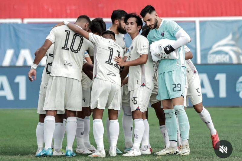Pemain Persita Tangerang saat berkumpul sebelum pertandingan. ANTARA/HO-@persita.official