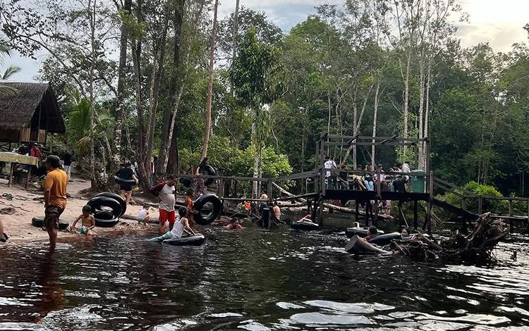 Suasa objek wisata Danum Bahandang. (FOTO: PATHUR)