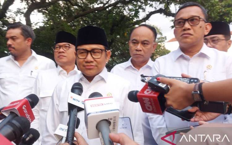 Menteri Koordinator Bidang Pemberdayaan Masyarakat Muhaimin Iskandar saat memberikan keterangan pers di Istana Kepresidenan Bogor, Jawa Barat, Jumat (3/1/2025). ANTARA/Andi Firdaus