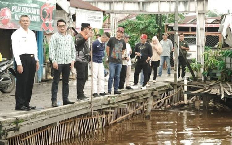Pemko Palangka Raya saat melakukan peninjauan daerah Puntun (Foto: Istimewa)