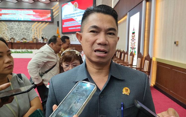 Sekretaris Komisi II DPRD Kalteng Junaidi (Foto : PATHUR)