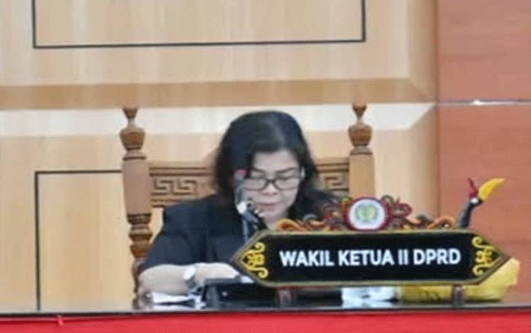 Wakil Ketua II DPRD Palangka Raya, Nenie Adriati Lambung (Foto:MARINI)