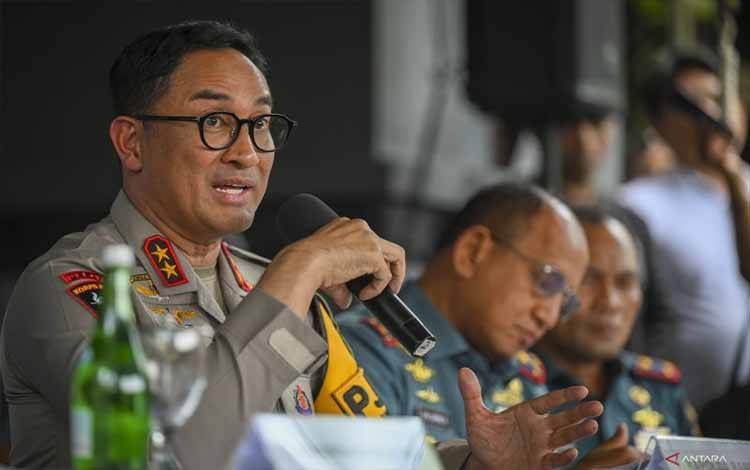 Kapolda Banten Irjen Suyudi Ario Seto menyampaikan pemaparan saat konferensi pers terkait kasus penembakan bos rental mobil di Markas Koarmada TNI AL, Jakarta, Senin (6/1/2025). . ANTARA FOTO/Muhammad Ramdan/foc (ANTARA FOTO/MUHAMMAD RAMDAN)