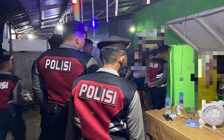 Subdit Gasum Ditsamapta Polda Kalteng saat melakukan razia di Jalan Mahir Mahar (Foto : IST)