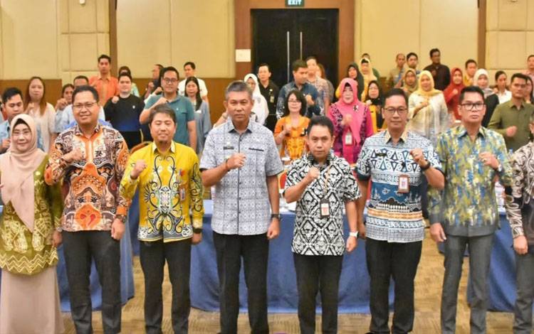 Pj Wali Kota Palangka Raya, Akhmad Husain menghadiri kegiatan pendampingan penjenjangan kinerja ASN. (FOTO: HUMAS)