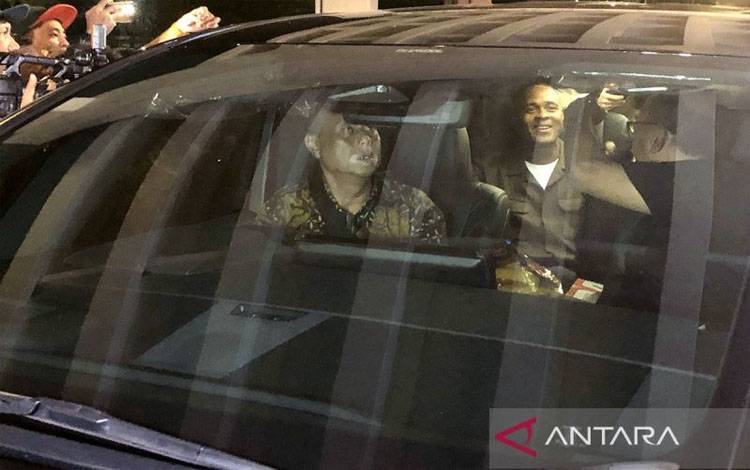 Pelatih timnas Indonesia Patrick Kluivert ketika tiba di Bandara Soekarno-Hatta, Tangerang, Banten, Sabtu (11/1/2025). ANTARA/Zaro Ezza Syachniar/aa