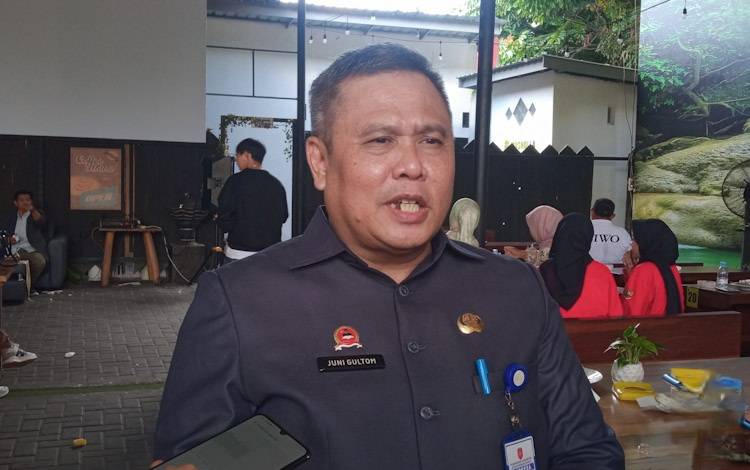 Kepala Bappedalitbang Kabupaten Kobar Juni Gultom