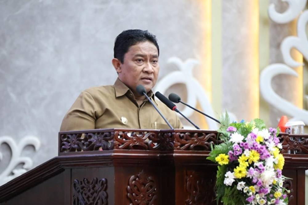 Wagub Kalteng H. Edy Pratowo saat menyampaikan Pidato Gubernur Kalteng (FOTO: FERY)