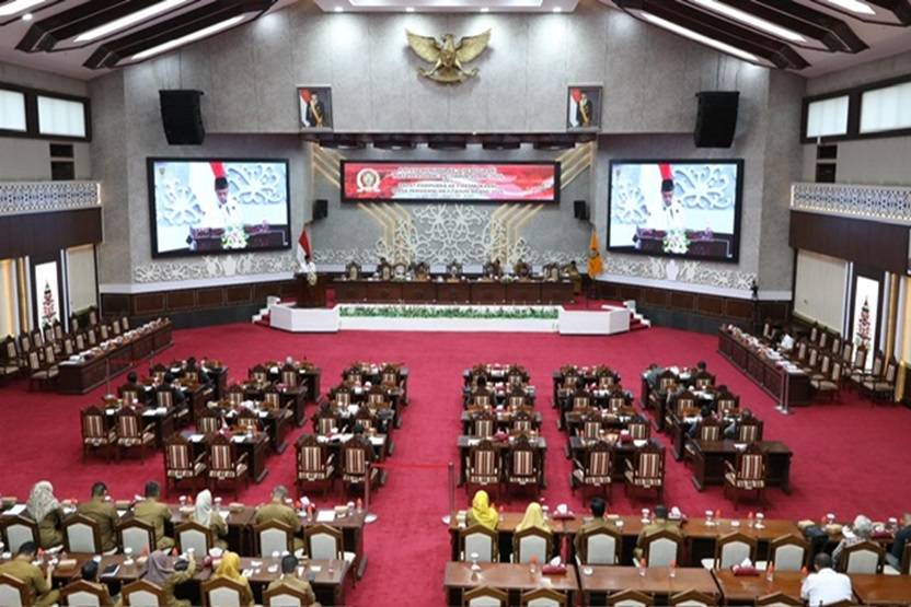 Rapat Paripurna ke-9 Penutupan Masa Persidangan Pertama Tahun Sidang 2024 sekaligus Rapat Paripurna ke-1 Pembukaan Masa Persidangan Kedua Tahun Sidang 2025 DPRD Provinsi Kalteng. (FOTO: FERY)
