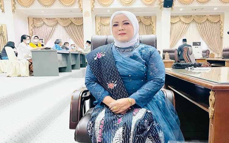 Wakil Ketua II DPRD, Henny Rosgiaty Rusli.(foto: Dhani)