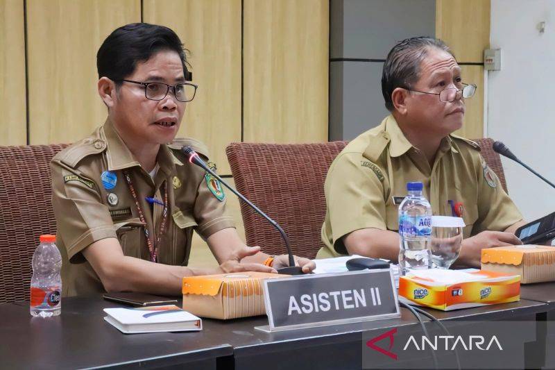 Plt Asisten II Sekretariat Daerah Kabupaten Katingan Eka Suryadilaga. (ANTARA/Naslee)