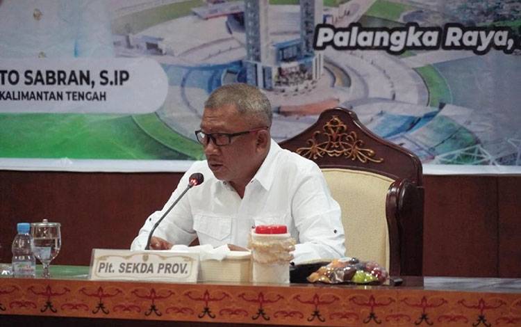 Plt Sekda Kalteng, Katma F Dirun saat memimpin Rapat TEPRA di Palangka Raya. (FOTO: ALDO)
