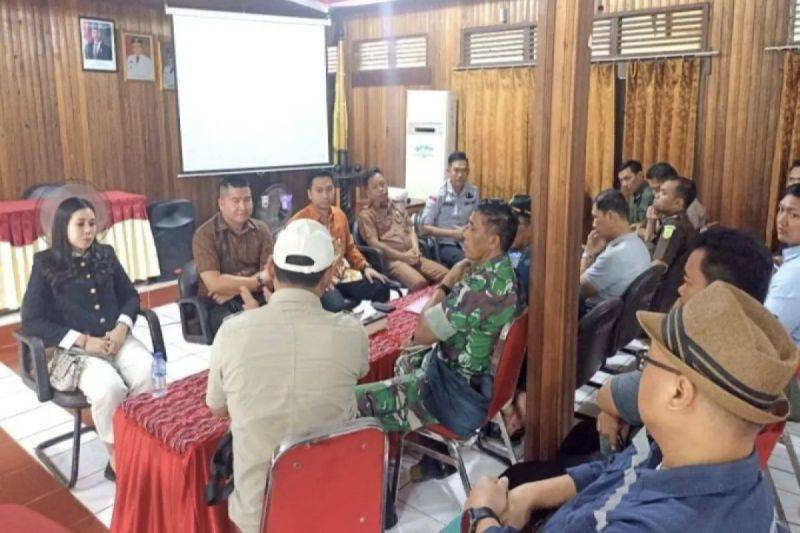 Komisi I DPRD Kotim saat turun ke lapangan di Parenggean (21/1/2025). (ANTARA/Dokumentasi Pribadi)