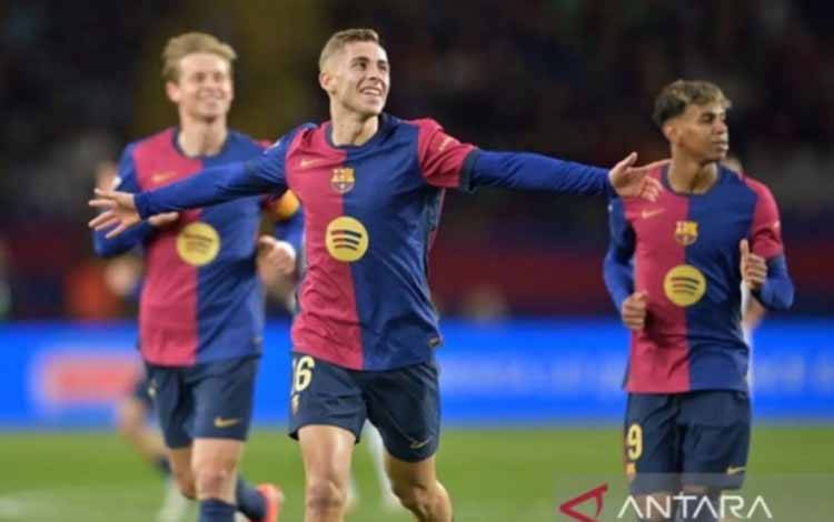 Gelandang Barcelona Fermin Lopez melakukan selebrasi seusai mencetak gol ke gawang Valencia dalam lanjutan Liga Spanyol di Stadion Camp Nou, Barcelona, Spanyol, Minggu (26/1/2025) waktu setempat. (ANTARA/AFP/Manaure Quintero)