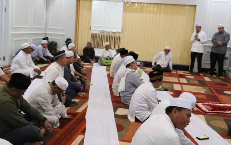 Bupati dan Wakil Bupati Terpilih Rifa'i - Jayadi saat menyampaikan smabutan, Kamis 30 Januari 2025. (FOTO: RETHA)