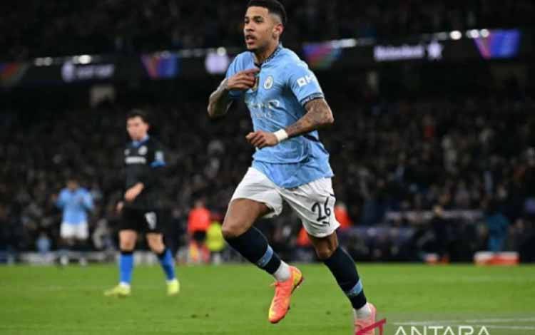 Gelandang Manchester City Savinho merayakan keberhasilannya mencetak gol pada pertandingan Liga Champions menghadapi Club Brugge di Stadion Etihad, Manchester, Rabu (29/1/2025). ANTARA/AFP/Paul Ellis/am.