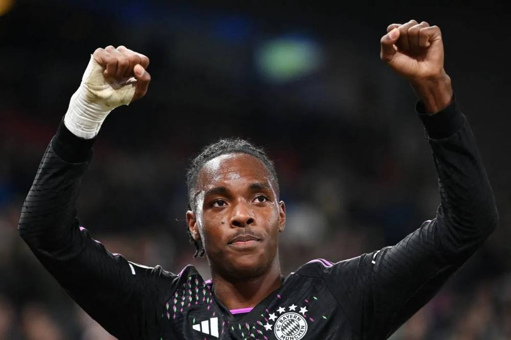 Bayern Munich's French forward #39 Mathys Tel celebrates at the end of the UEFA Champions League Group A football match between FC Copenhagen and FC Bayern Munich in Copenhagen, Denmark on October 3, 2023. Bayern Munich won the match 2-1. (Photo by Sergei GAPON / AFP) (AFP/SERGEI GAPON)