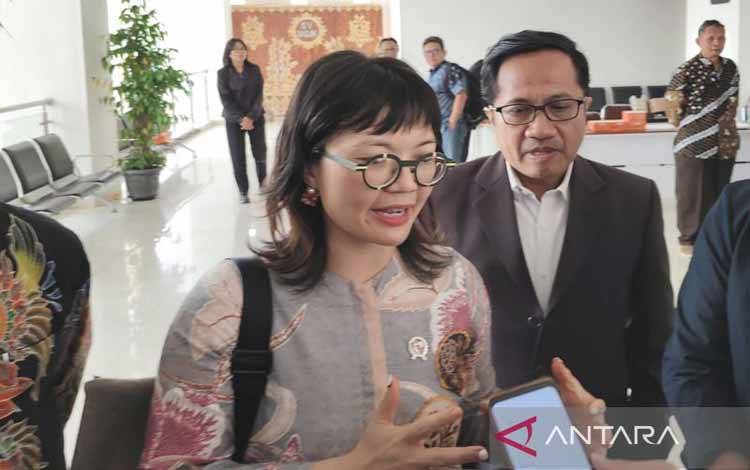 Wakil Menteri Pendidikan Tinggi, Sains, dan Teknologi (Wamendiktisaintek) Stella Christie di Sekolah Vokasi Universitas Gadjah Mada (UGM), Sleman, DI Yogyakarta, Selasa (4/2/2025) (ANTARA/Luqman Hakim)