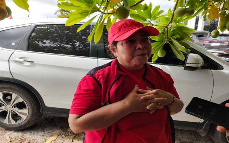 Ketua DPC PDIP Palangka Raya Nenie Lambung (Foto : PATHUR)
