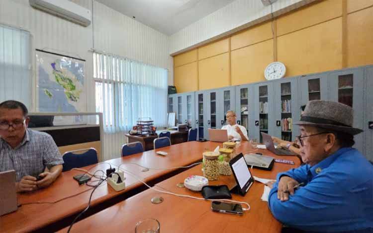 Focus Group Discussion atau FGD terkait revisi visi misi dan restrukturisasi kurikulum yang dilaksanakan secara daring dan luring.(FOTO: TESTI PRISCILLA)