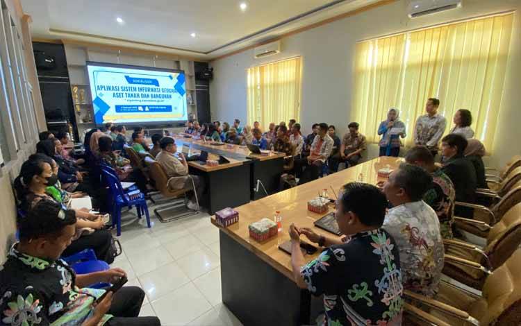 Suasana saat kegiatan sosialisasi aplikasi SiGanteng di kantor BKAD Kapuas. (FOTO: IST)