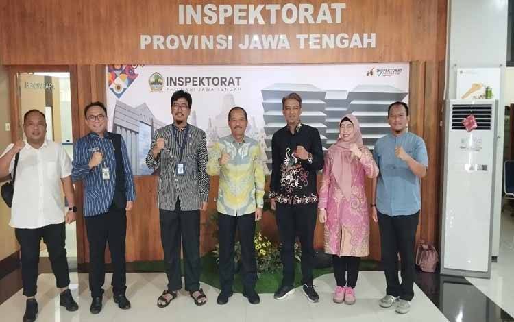 Inspektur Daerah Provinsi Kalteng Saring dan Sekretaris Inspektorat Provinsi Jateng Zainul Ulum. (FOTO: IST)