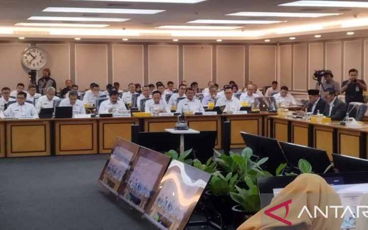 Suasana Rapat Kerja Komisi XIII DPR RI dengan Menteri Imipas di Kompleks Parlemen, Senayan, Jakarta, Rabu (19/2/2025). (ANTARA/Bagus Ahmad Rizaldi)