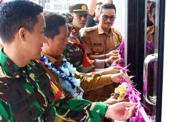 Pj Bupati Barito Utara, Drs Muhlis bersama unsur FKPD, Ketua dan Wakil Ketua serta anggota DPRD, asisten sekda, kepala perangkat daerah saat menghadiri Musrenbang RKPD Kecamatan Gunung Timang. (Foto: Dhani)