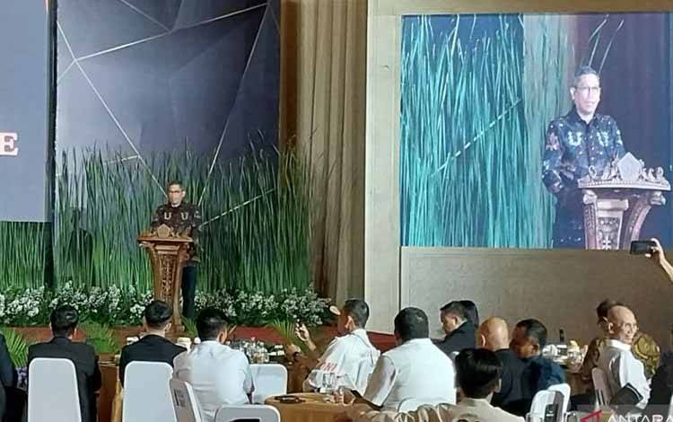 Sekretaris Jenderal Komite Olimpiade Indonesia (KOI) Wijaya Noeradi memberikan sambutan pada acara IPL Award 2025 di Balai Sudirman, Jakarta, Jumat (21/2/2025). (ANTARA/Aloysius Lewokeda)