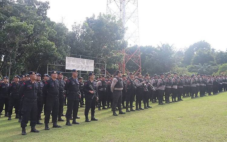 Personel Polda Kalteng BKO tiba di Polres Lamandau (Foto : IST)