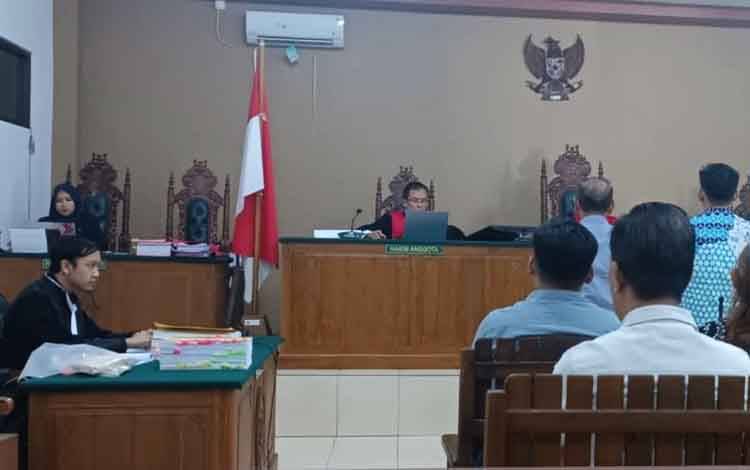 Persidangan terdakwa Leonardus Panangian Lubis di Pengadilan Tipikor Palangka Raya. (FOTO: IST)