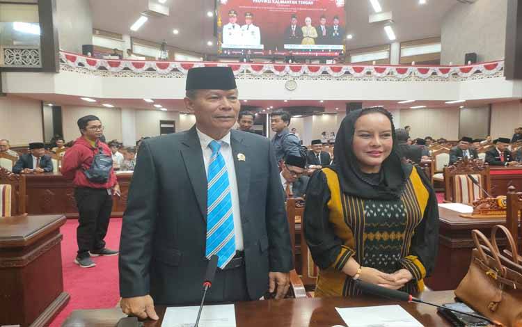 Anggota Komisi III DPRD Kalteng Faridawaty Darland Atjeh (kanan) (Foto : IST)