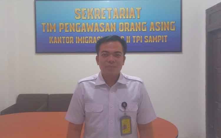 Kepala Seksi Hubungan Masyarakat Kantor Imigrasi Kelas II TPI Sampit Feri Amdanil. (FOTO: IST)