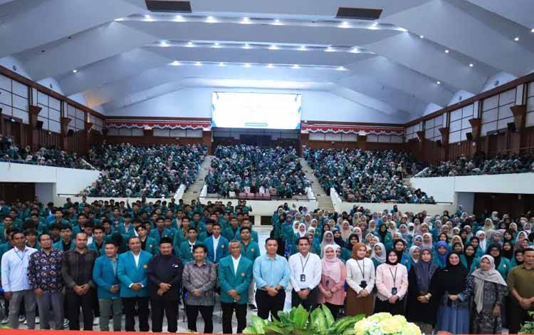 Universitas Syiah Kuala (USK) memberikan pembekalan hak dan kewajiban kepada 1.798 mahasiswa penerima beasiswa Kartu Indonesia Pintar (KIP) Kuliah Tahun 2024 (ANTARA/ HO-Humas USK)