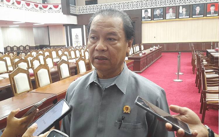 Ketua Komisi III DPRD Kalteng Sugiyarto. (Foto : PATHUR)