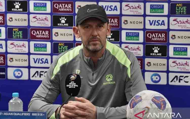 Pelatih timnas Australia Tony Popovic dalam jumpa pers pra-laga melawan timnas Indonesia, Rabu (19/3/2025). Laga lanjutan putaran ketiga kualifikasi Piala Dunia 2026 Grup C ini akan dimainkan di Stadion Sepak Bola Sydney pada Kamis (20/3/2025) pukul 16.10 WIB. (ANTARA/Tangkapan layar YouTube Football Australia)