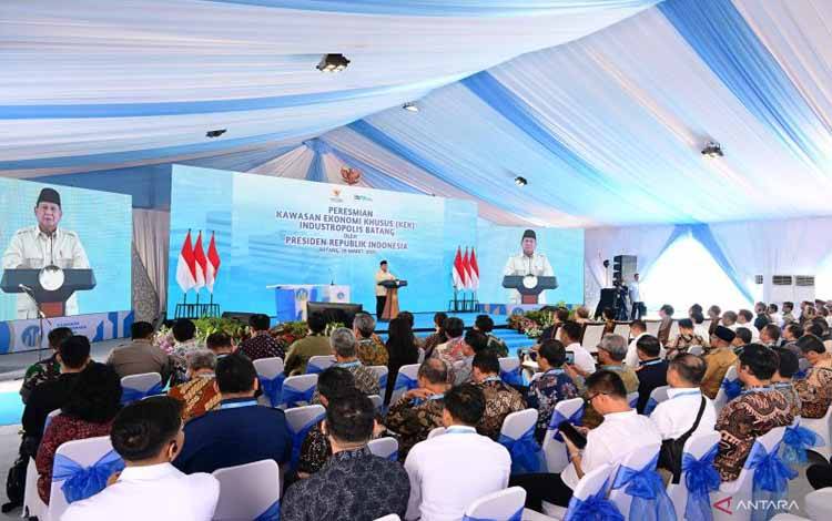 Presiden Prabowo Subianto memberikan sambutan saat acara peresmian Kawasan Ekonomi Khusus (KEK) Industropolis Batang di Kabupaten Batang, Jawa Tengah, Kamis (20/3/2025). ANTARA/HO-BPMI Sekretariat Presiden