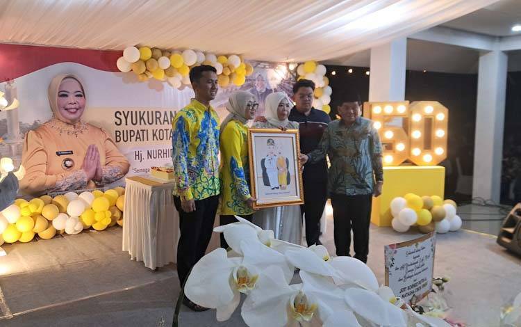 Perayaan ulang tahun ke 50 Bupati Kobar Nurhidayah di pendopo belakang rumah jabatan Bupati, Kamis, 20 Maret 2025.