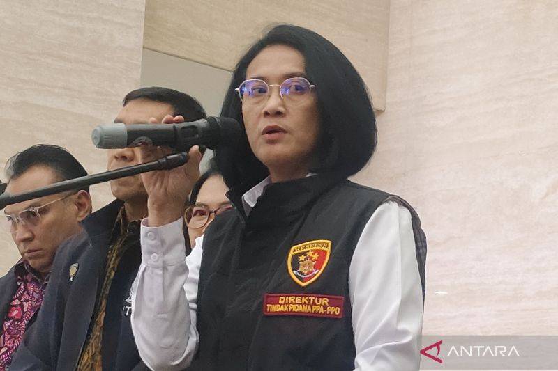 Dirtipid PPA-PPO Brigjen Pol. Nurul Azizah berbicara dengan awak media di Gedung Bareskrim Polri, Jakarta, Jumat (21/3/2025). ANTARA/Nadia Putri Rahmani.