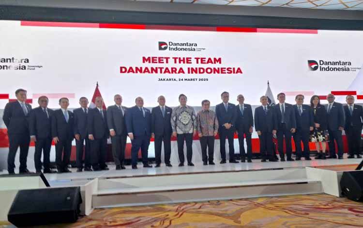 Jajaran pengurus Badan Pengelola Investasi (BPI) Daya Anagata Nusantara (Danantara) dalam Meet The Team Danantara Indonesia di Jakarta, Senin (24/03/2025). (Antara/ Muhammad Heriyanto)